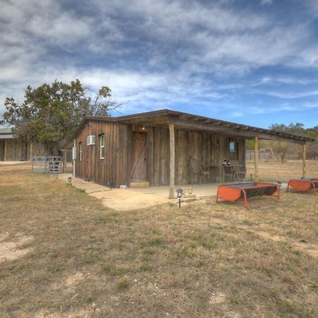 Ohana Ranch Cabin - 12 Minutes To Historic Main St Фредериксбург Екстериор снимка