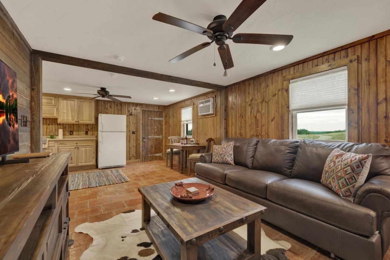 Ohana Ranch Cabin - 12 Minutes To Historic Main St Фредериксбург Екстериор снимка