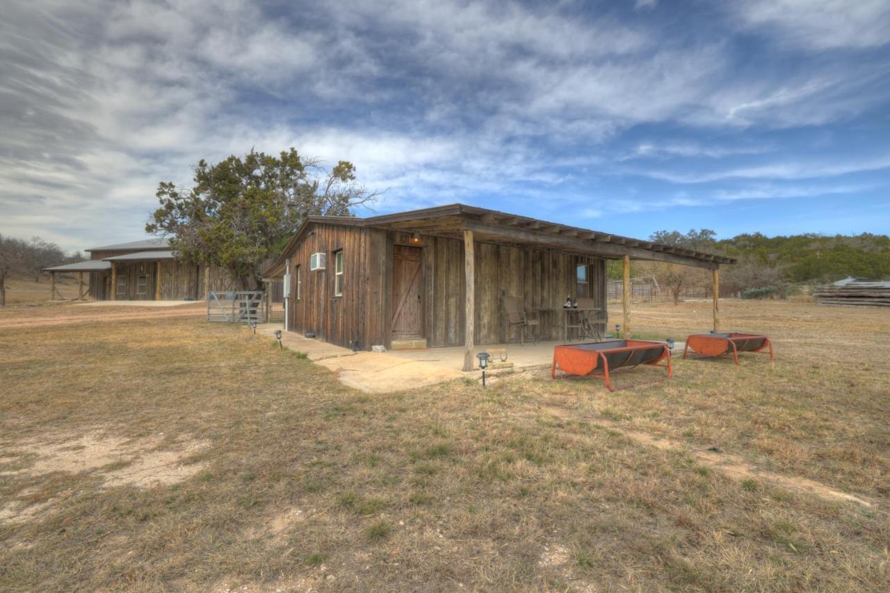 Ohana Ranch Cabin - 12 Minutes To Historic Main St Фредериксбург Екстериор снимка